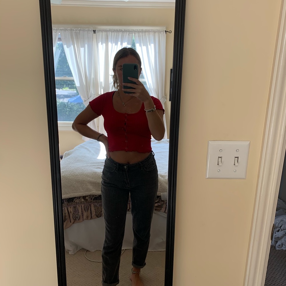 Crop top.